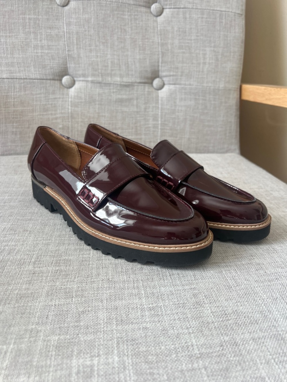 Franco Sarto Womens Patent leather loafers in Deep Wine, Size 8.